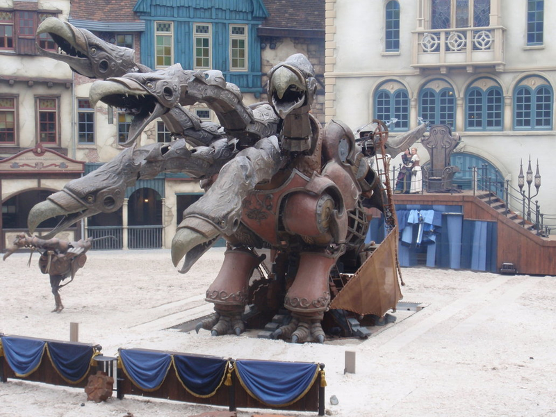 Illustration for article titled Netherlands amusement park unveils €30 million steampunk dragon show